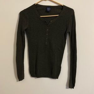 Gap sweater